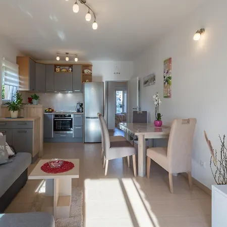 Apartment Gorgeous In With Kitchen Porec