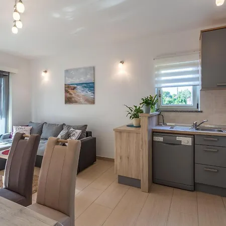 Apartment Gorgeous In With Kitchen Porec