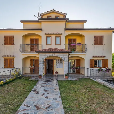 Apartment Gorgeous In With Kitchen Porec