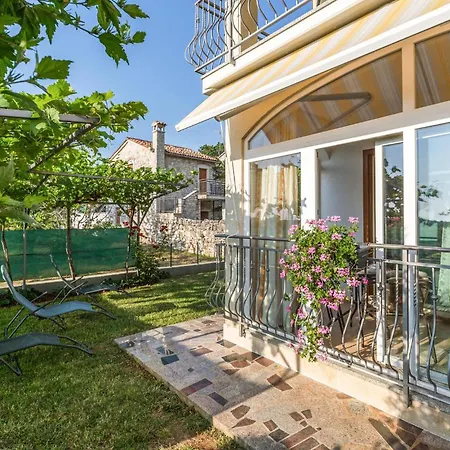 Gorgeous In With Kitchen Apartment *